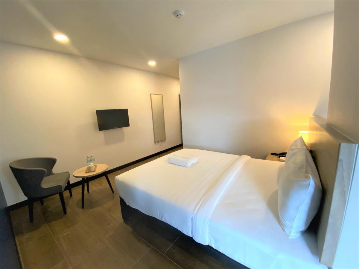 Zone Hotels, Telok Panglima Garang Teluk Panglima Garang Exterior foto